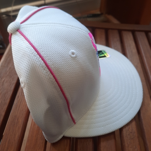 NFL Reebok Brest Cancer Awearness Hat - Picture 6 of 6